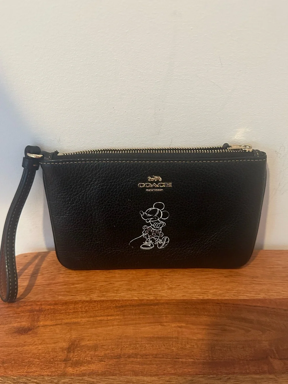 Coach x Disney Corner Zip Wristlet Minnie Mouse Motif Black Pebbled Leather